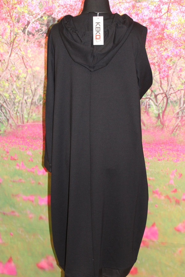 Schönes schwarzes Kleid